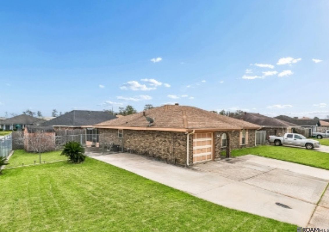 Building Photo - 1501 Somerset Pl