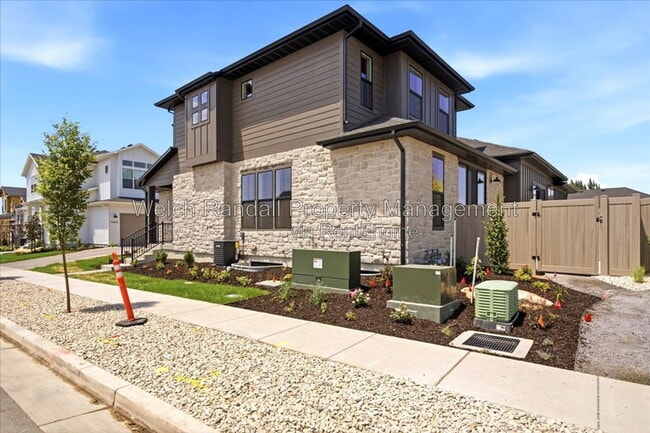 Building Photo - 1452 Pleasant View Dr