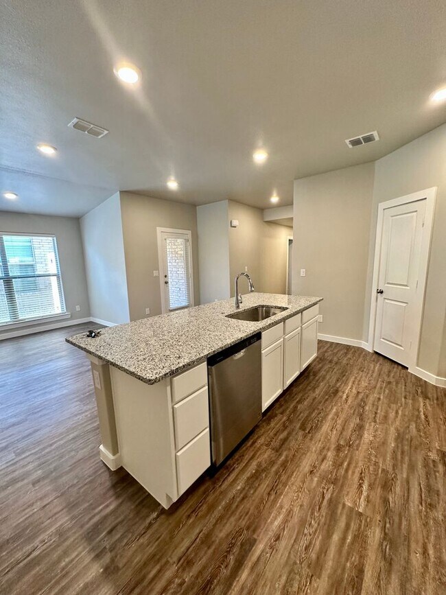 Building Photo - Indulge in Luxury: Upscale 3-Bedroom Duplex for Rent in Coveted Harvest Neighborhood