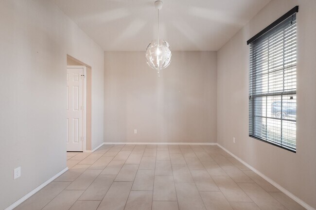 Building Photo - Bright & Spacious Home in Comal ISD