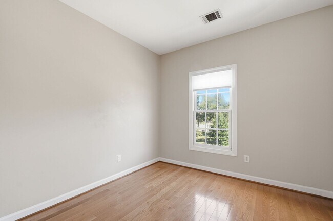 Building Photo - This is Northern Virginia living at its finest—offering the charm of a neighborhood community wit...