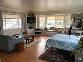 Building Photo - Charming Studio/1/1, Located in Waimanalo,...