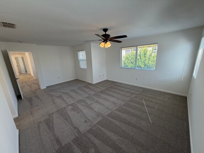 Building Photo - 4 bedroom | 2.5 bathroom | Single family h...