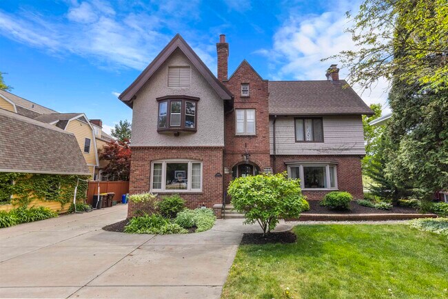 Primary Photo - 1419 National Ave
