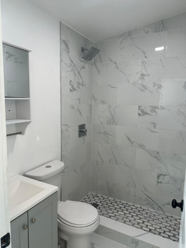 Building Photo - 2940 Cherokee Rd