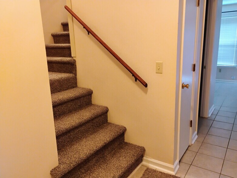 Staircase - 4725 Bayfield Dr