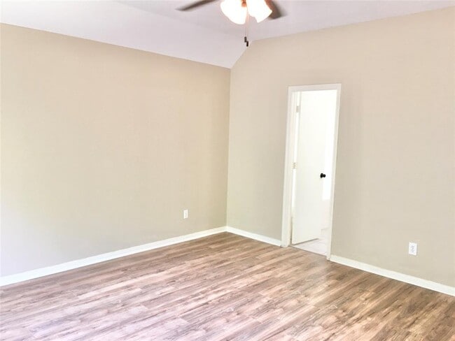 Building Photo - 4935 Linden Pl