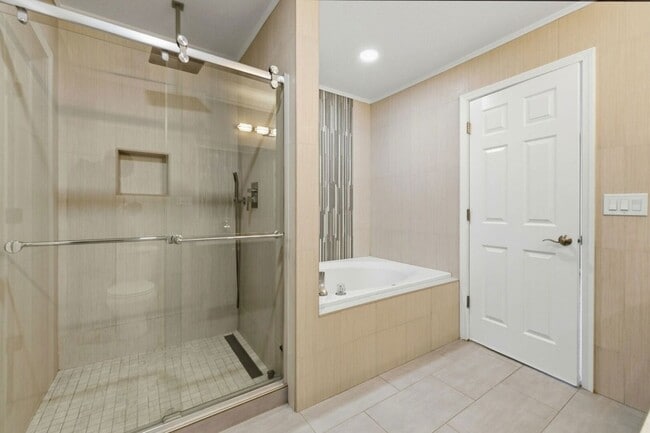 Building Photo - 218 Goldenrod Dr