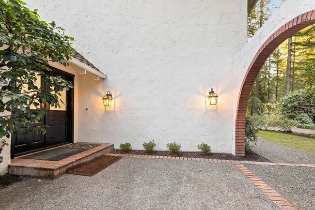 Building Photo - Stunning Private AIR CONDITIONED Dream Home in Coveted Bridal Trails