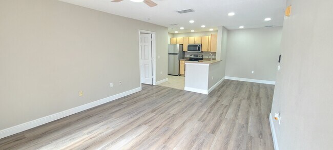 Building Photo - 940 Village Trail