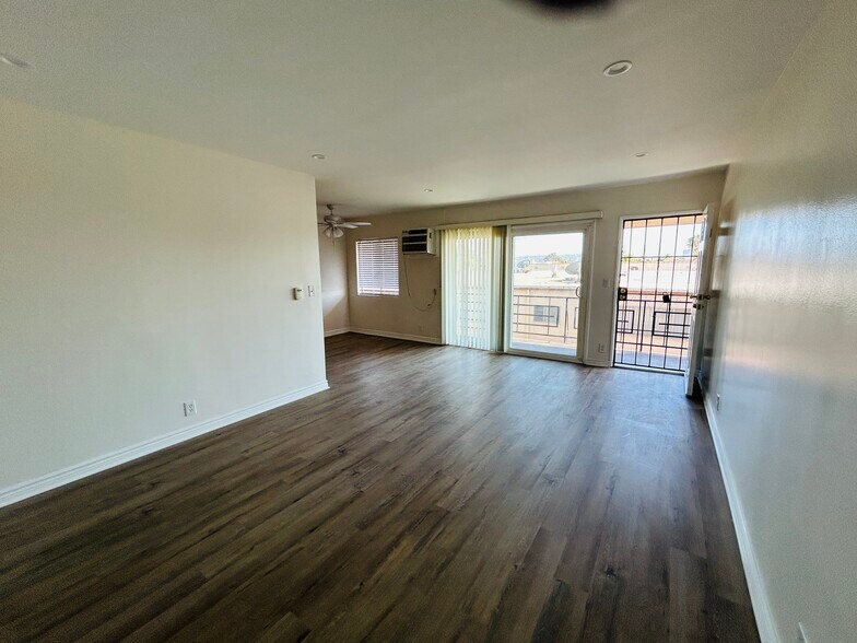 Building Photo - 1414 S Orange Grove Ave