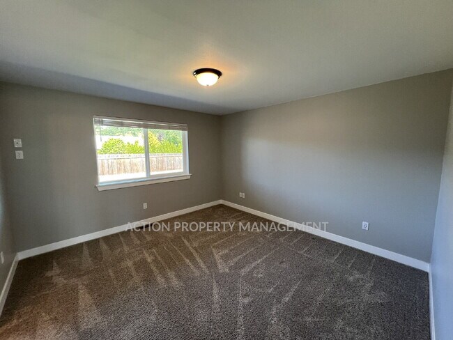 Building Photo - 3 bed 2 bath home in Sequim, close to everything