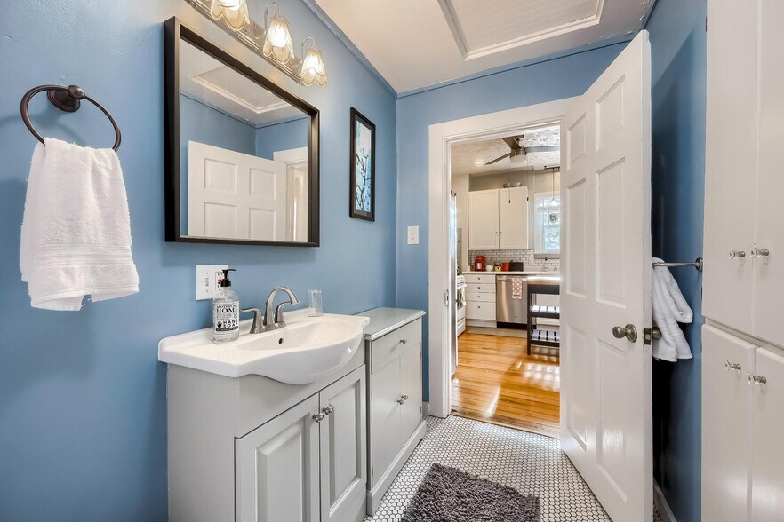 Building Photo - 3039 S Bannock St