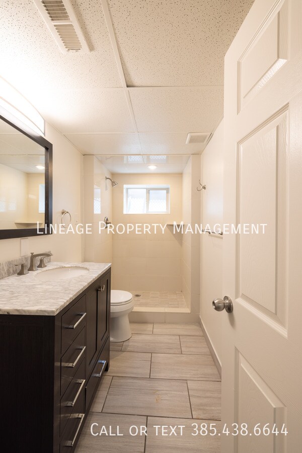 Building Photo - 1223 Emery-B