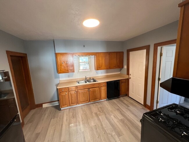 Building Photo - 2527 Sutton Ave