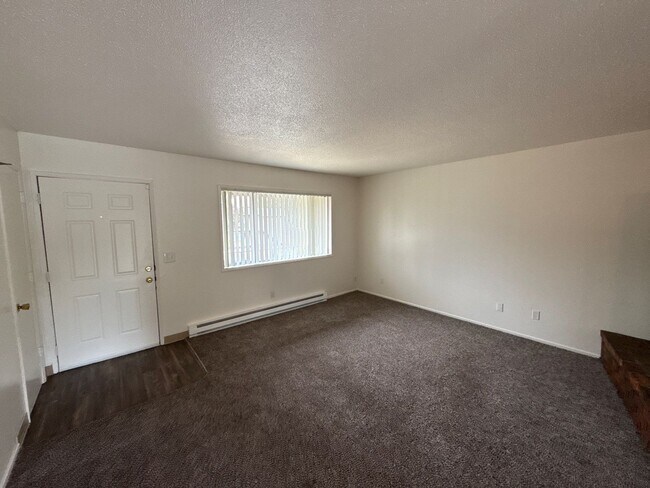 Building Photo - 3930 Iberis St NE