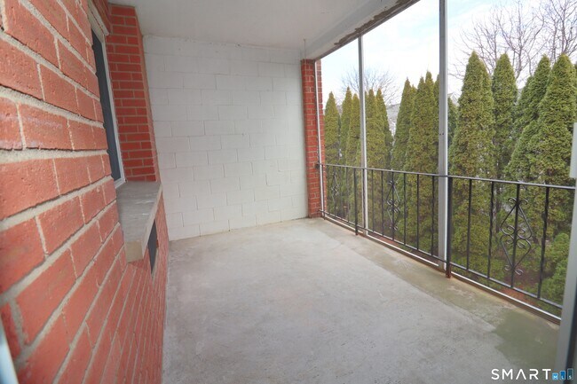 Building Photo - 185 Melba St