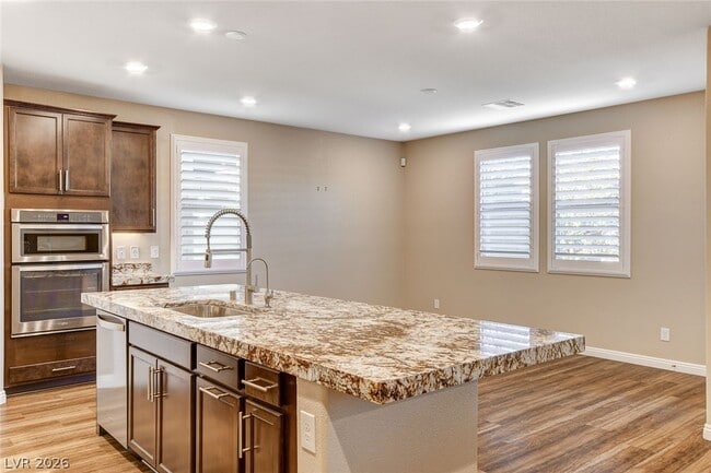 Building Photo - 888 Haven Oaks Pl