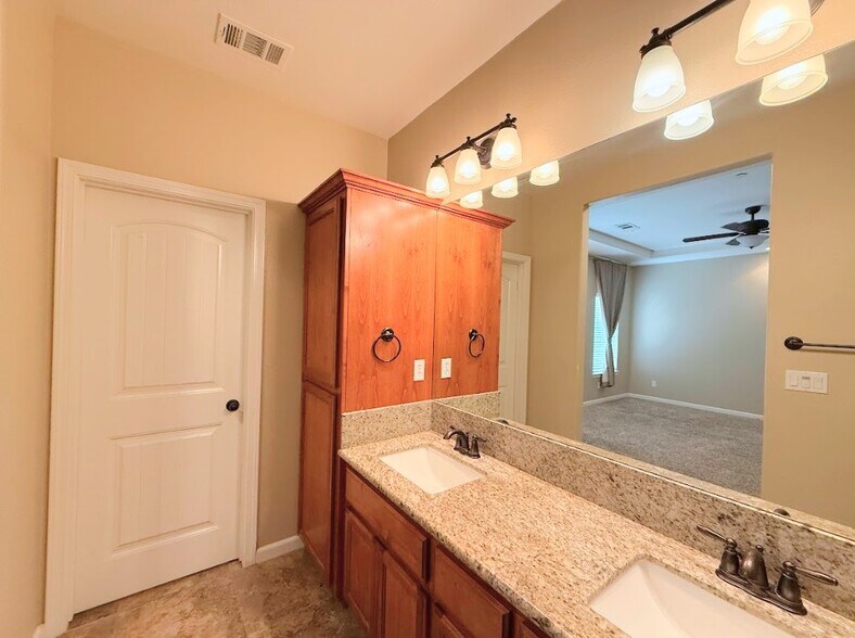Building Photo - 4032 Wood Creek Ct