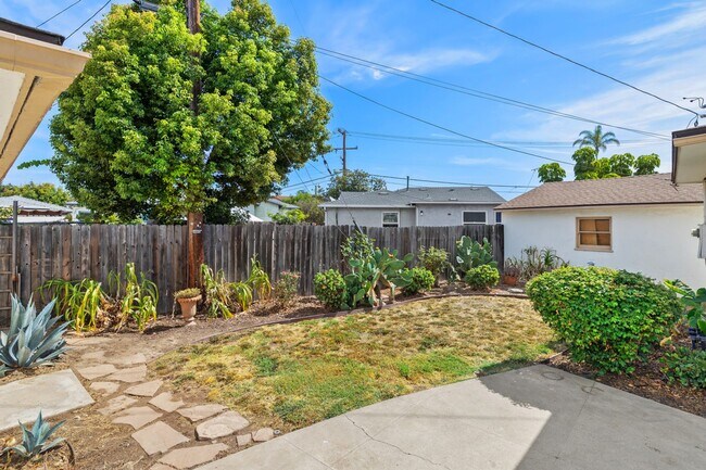 Building Photo - Lovely College Area Home