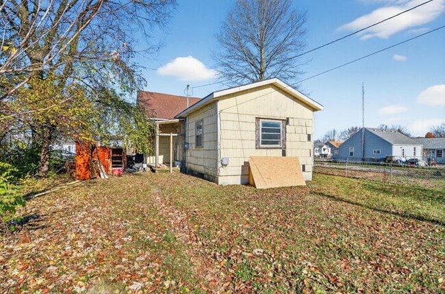 Building Photo - 2405 W 10th St