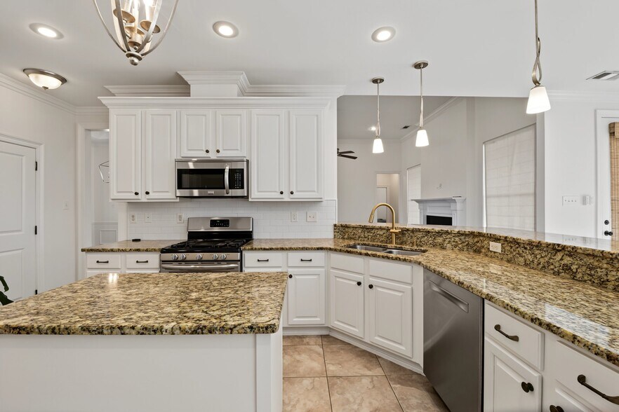 Building Photo - 404 Golden Leaf Ct