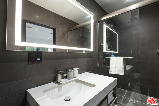 Building Photo - 2271 Gloaming Way