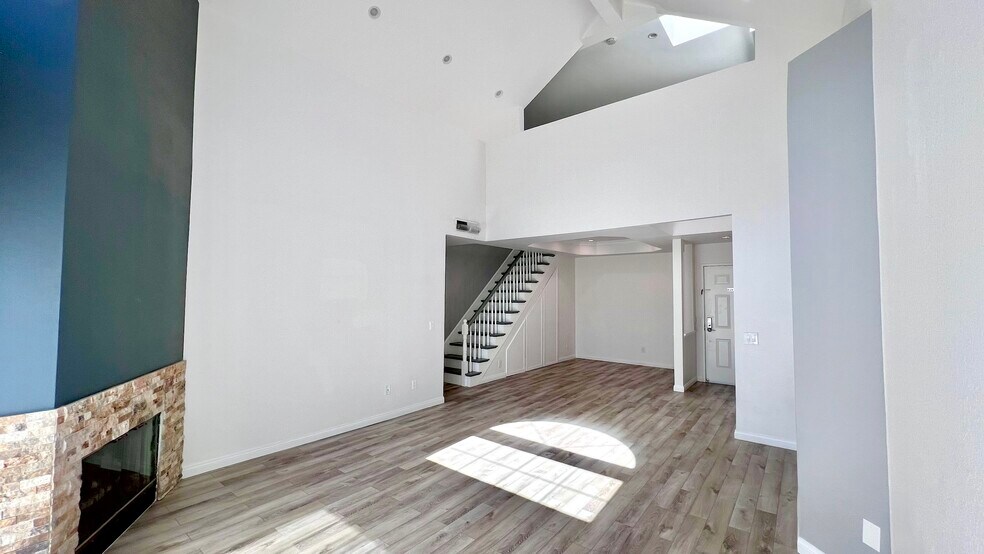 Building Photo - 5420 Sylmar Ave