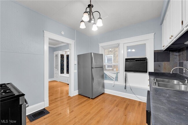 Building Photo - 1289 W 115th St