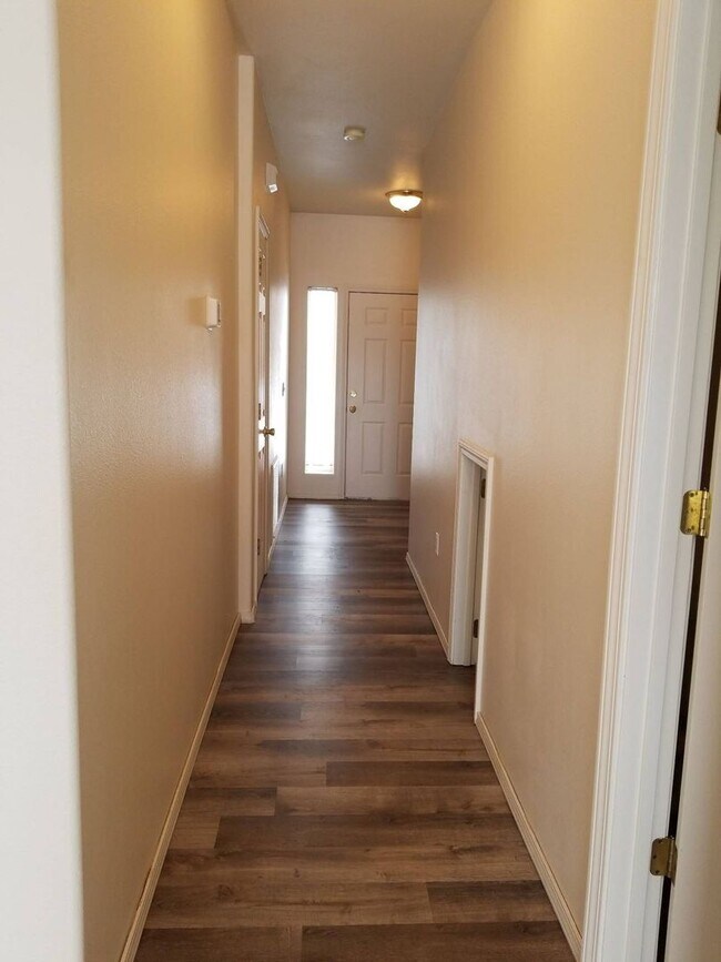 Building Photo - 1706/1708peni