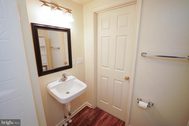 Building Photo - 401 Newton Terrace