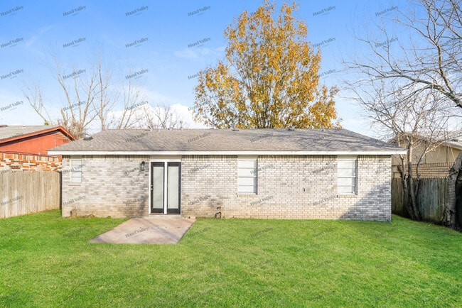 Building Photo - 2720 S 136th E Pl