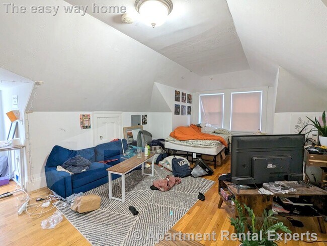 Building Photo - 44 Central St