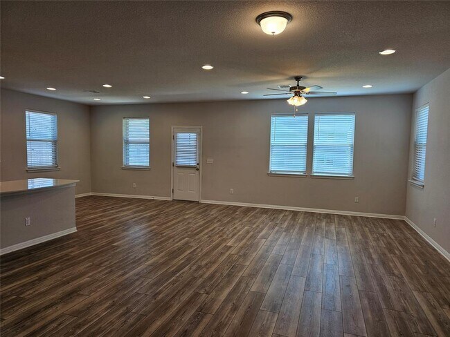 Building Photo - 128 Munk Ln