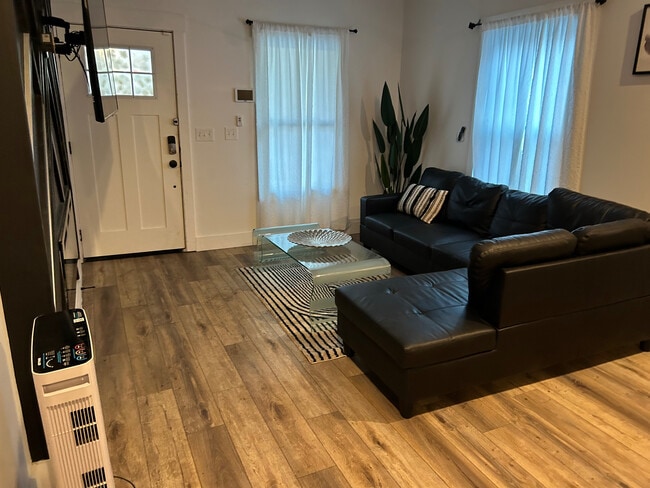 Building Photo - Room in House on Welch St SW