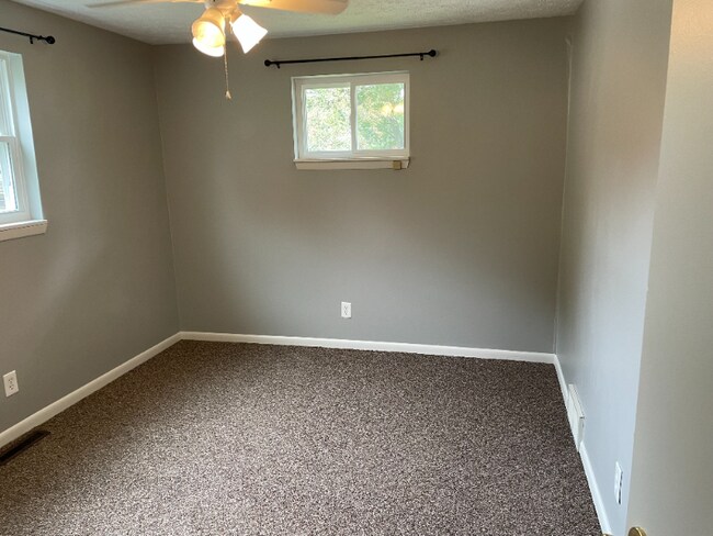 Building Photo - 4988 Dee Mar Ave SW