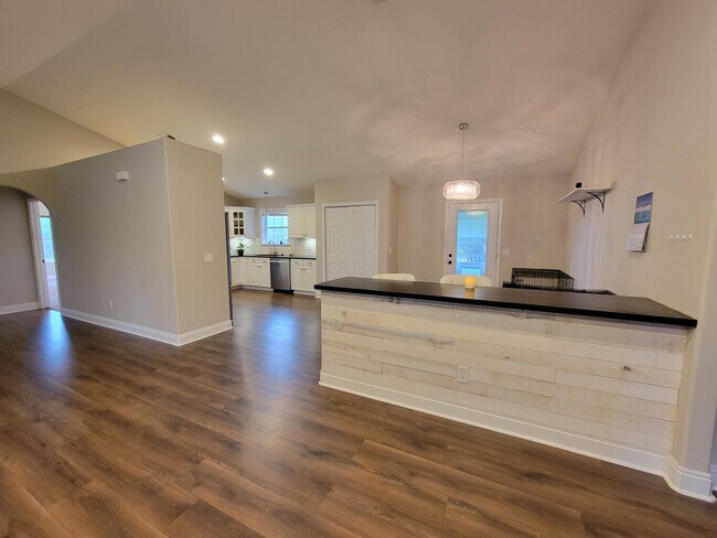 Building Photo - 2120 Casa De Oro St
