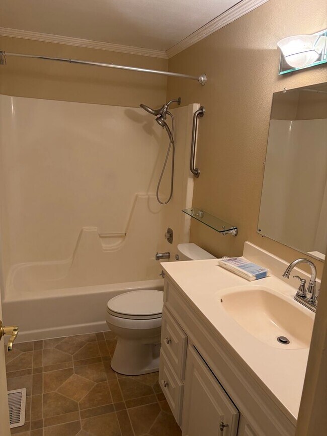Building Photo - 2 Bedroom Duplex in Newberg