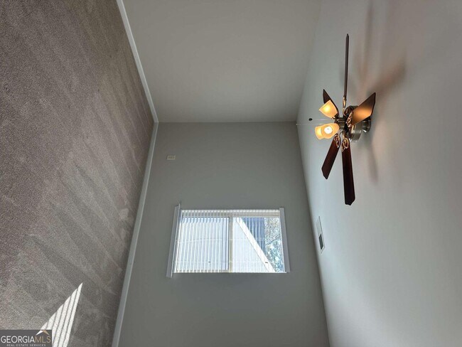 Building Photo - 403 Village View