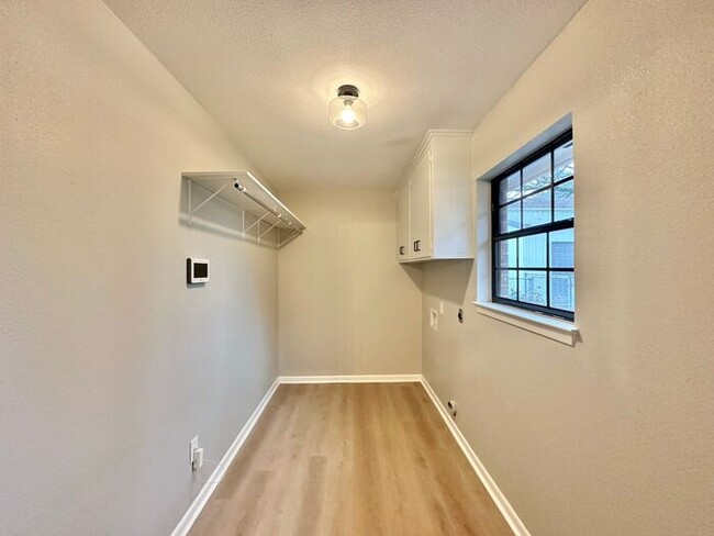 Building Photo - Almost Ready! Newly Remodeled 3/2 with 4-C...