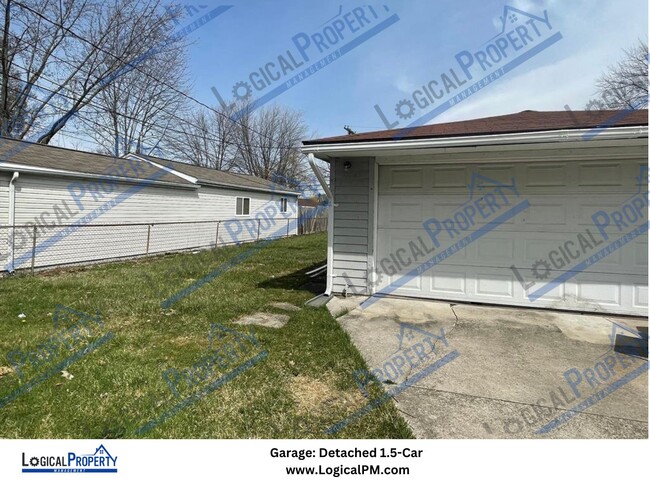 Building Photo - Updated 3 Bed Bungalow With ALL Major amen...