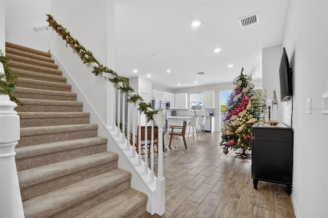 Building Photo - 1325 Stockwell Ave