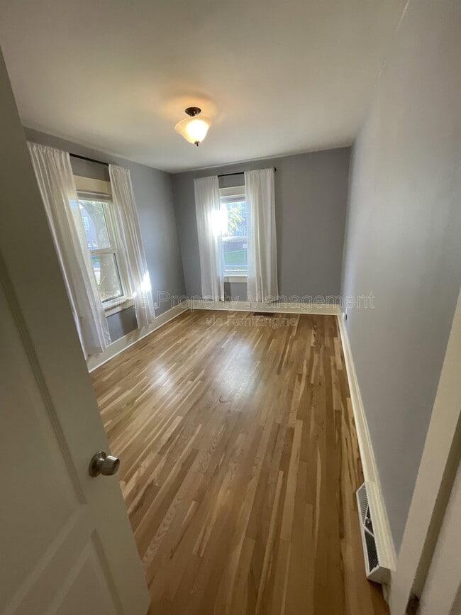 Building Photo - 4909 Beach Ct
