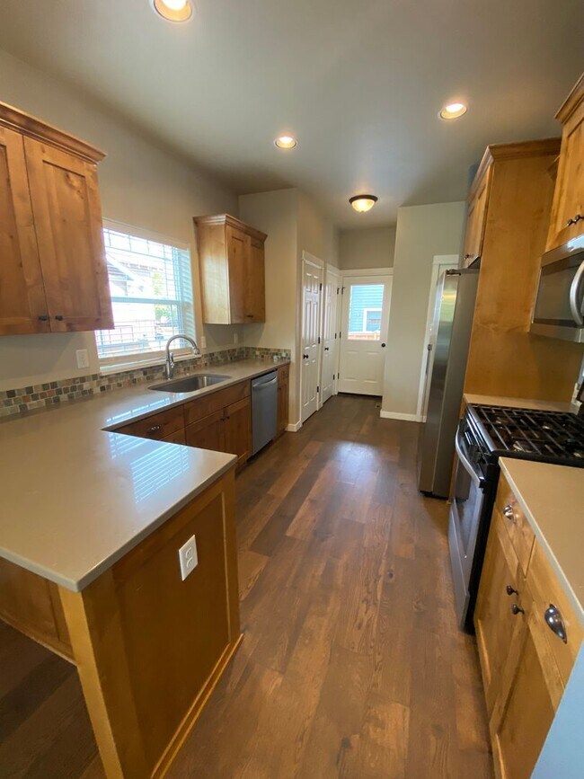 Building Photo - Spacious 3-Bedroom Home with Bonus Room in...