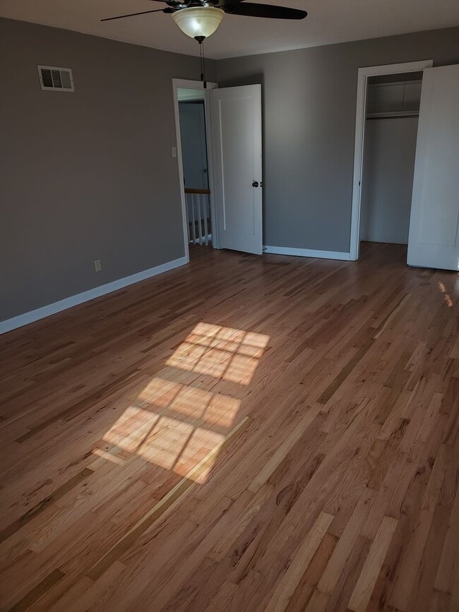 Building Photo - Gorgeous home near Westboro park.