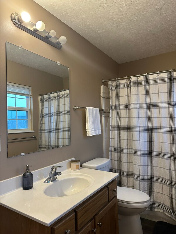 Building Photo - 212 Greenleaf Dr