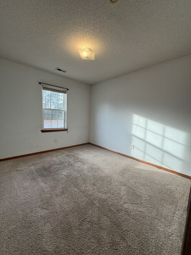 Building Photo - 101 May Ct