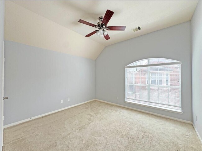 Building Photo - 6222 Skyline Dr