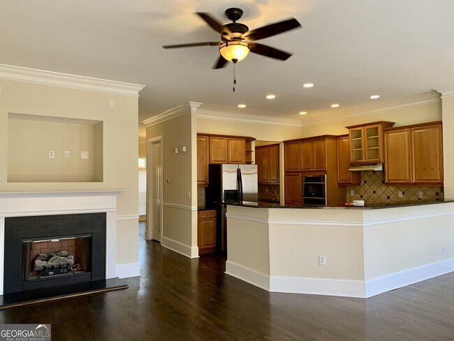 Building Photo - 5460 Glenridge View NE