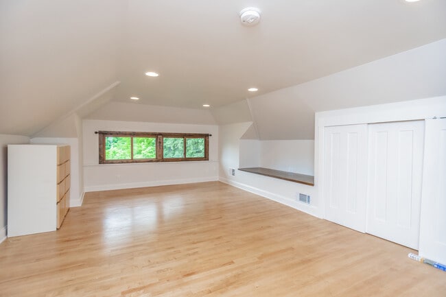 Building Photo - 415 Ridgeland Ave